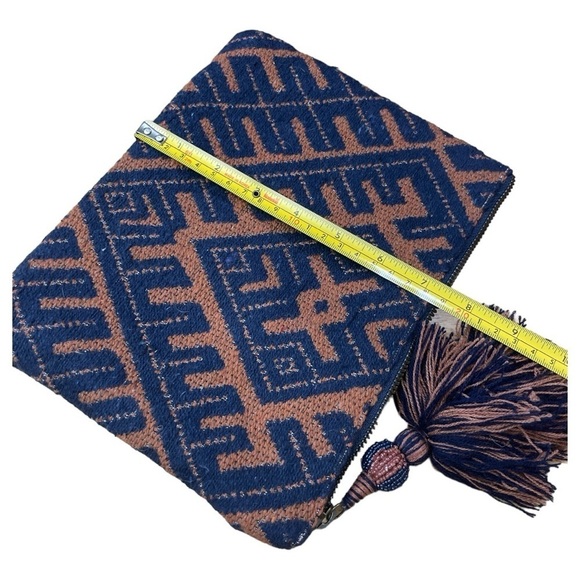 Universal Thread Clutch/ Pouch - Picture 8 of 8